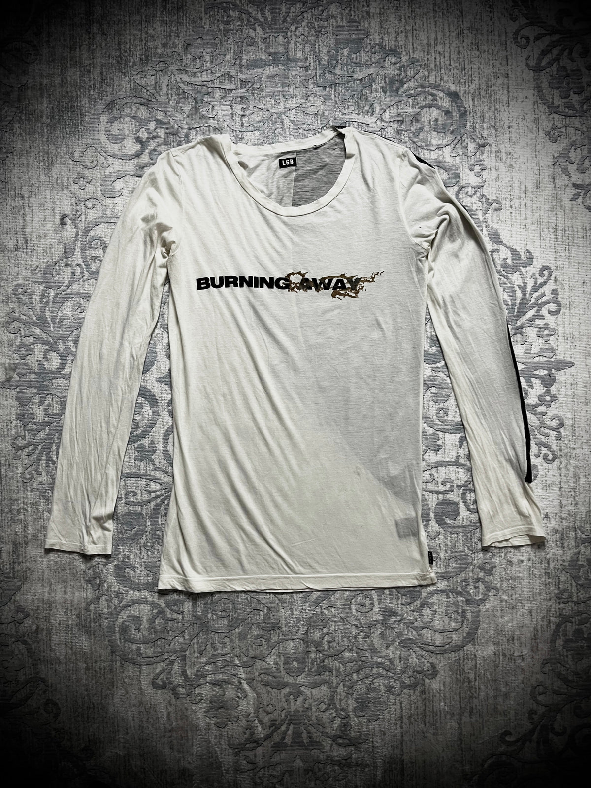BURNING AWAY LONGSLEEVE – HUSH1UP